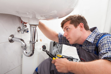 Why It’s Important to Hire a Plumber